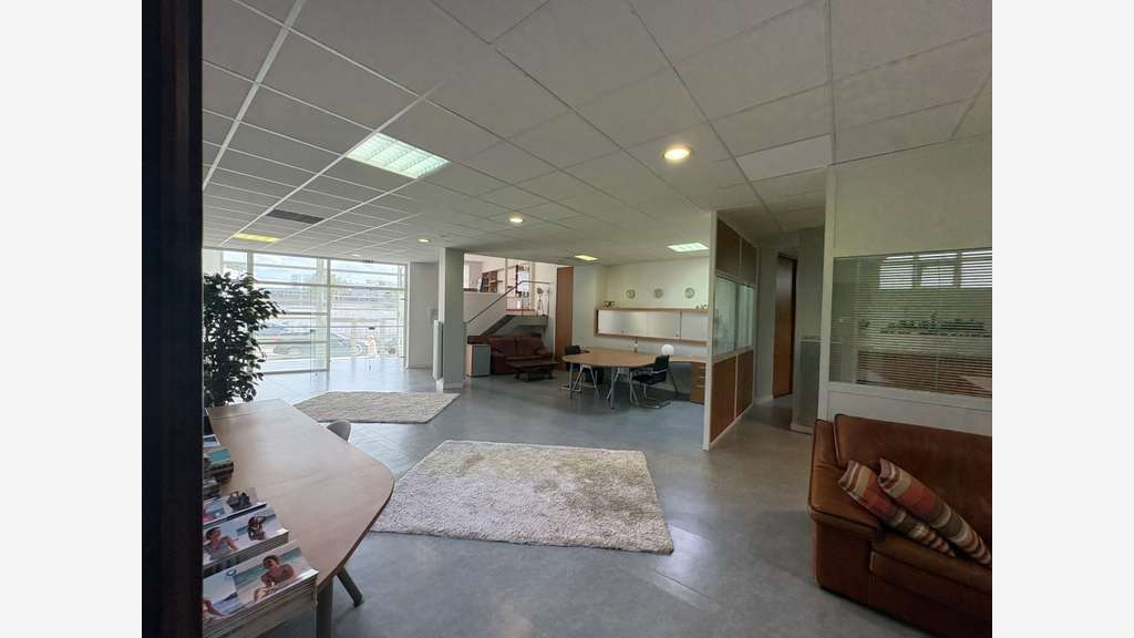Local entrepot/bureau ultra centre Lorient