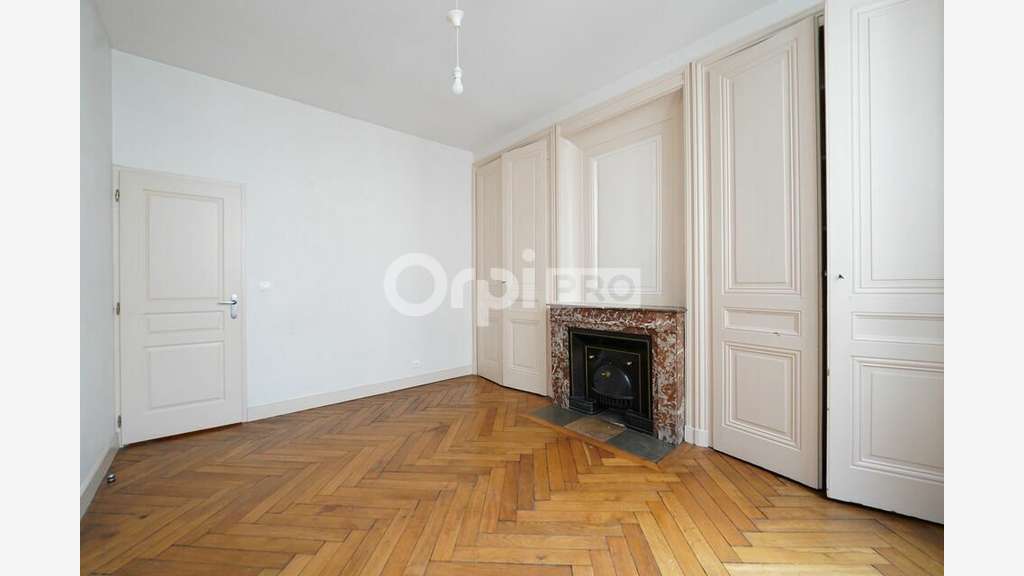 Bureaux 52m² à vendre au 3ème étage à Lyon 69006