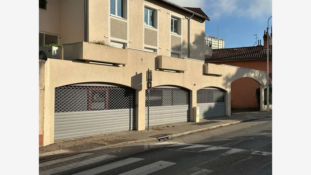 Local 86m² + réserve à vendre à Lyon 9eme