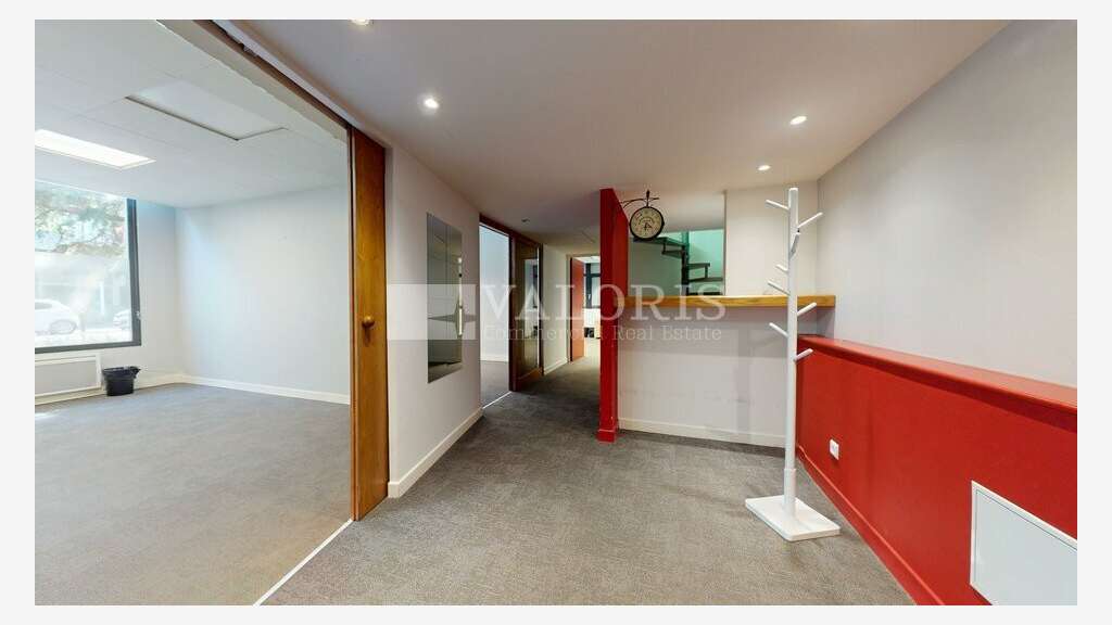Bureaux cloisonnés en duplex à vendre à Lyon 9e