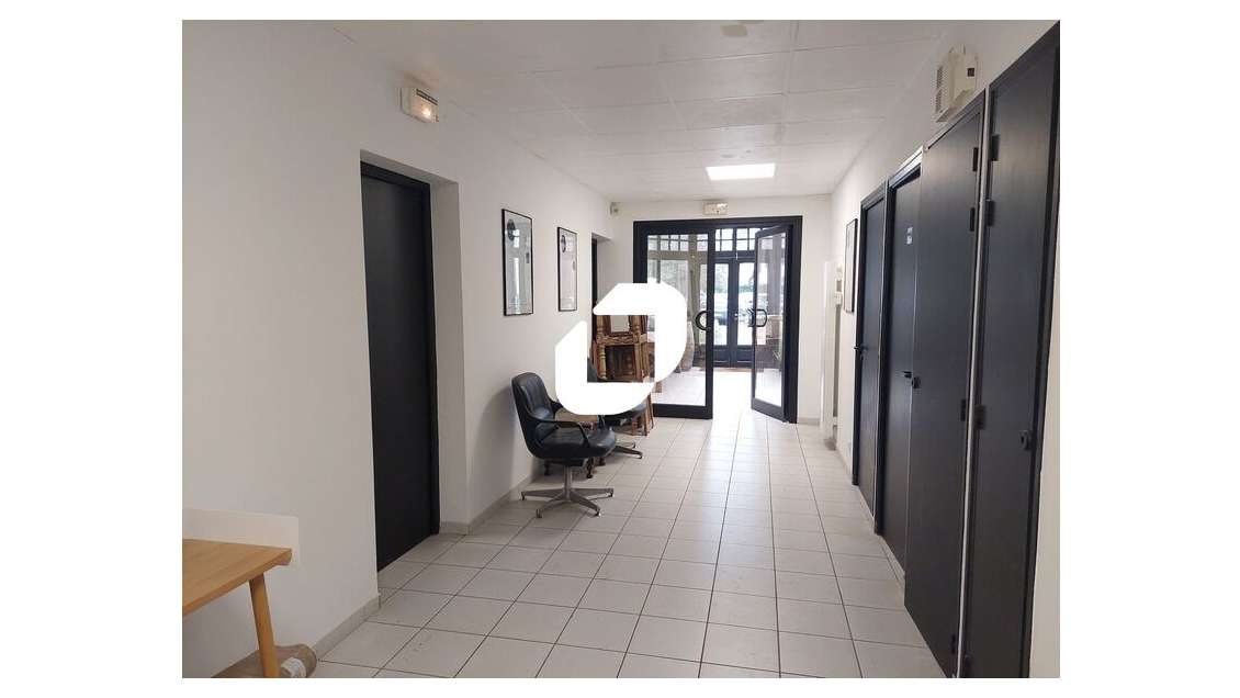 Vente Bureaux 320m² Magny les hameaux