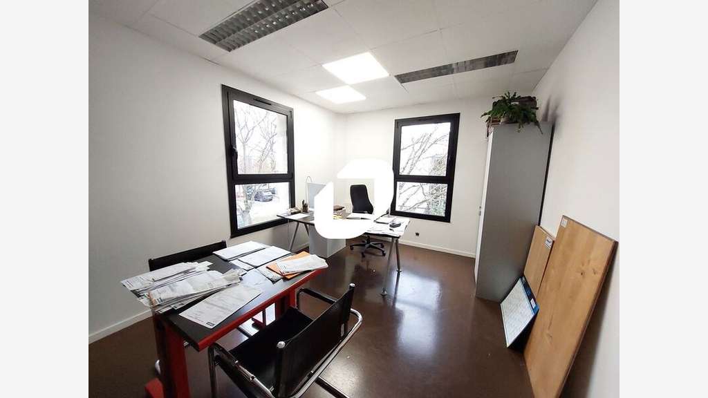 Vente Bureaux 250m² Magny les hameaux