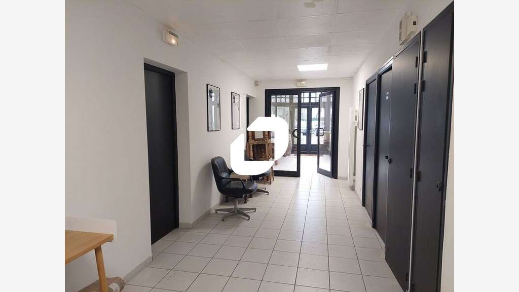 Vente Bureaux 250m² Magny les hameaux