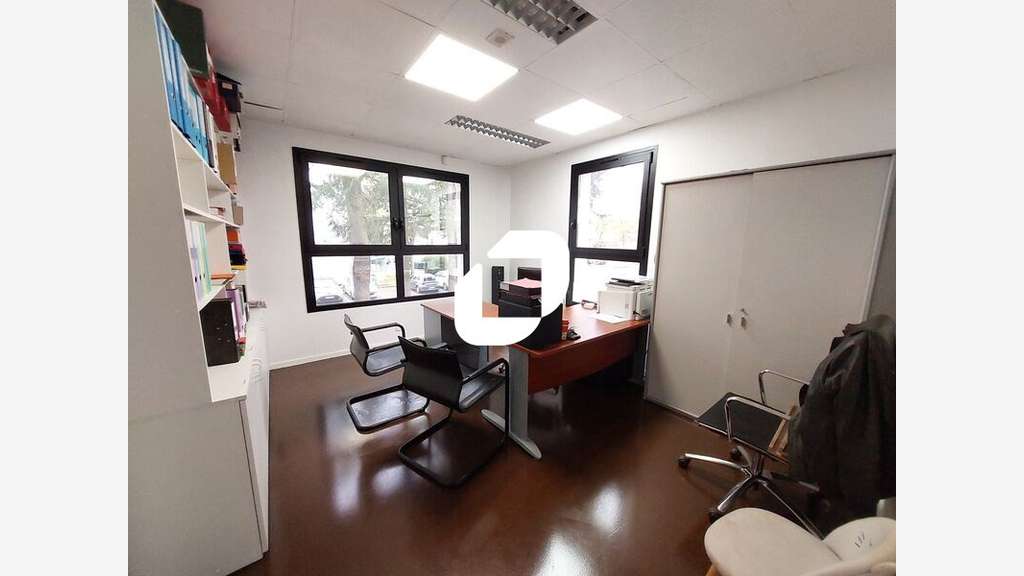 Vente Bureaux 250m² Magny les hameaux