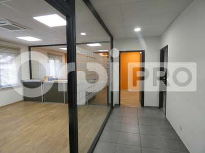 Locaux commerciaux 400m² axe d'entrée de Manosque