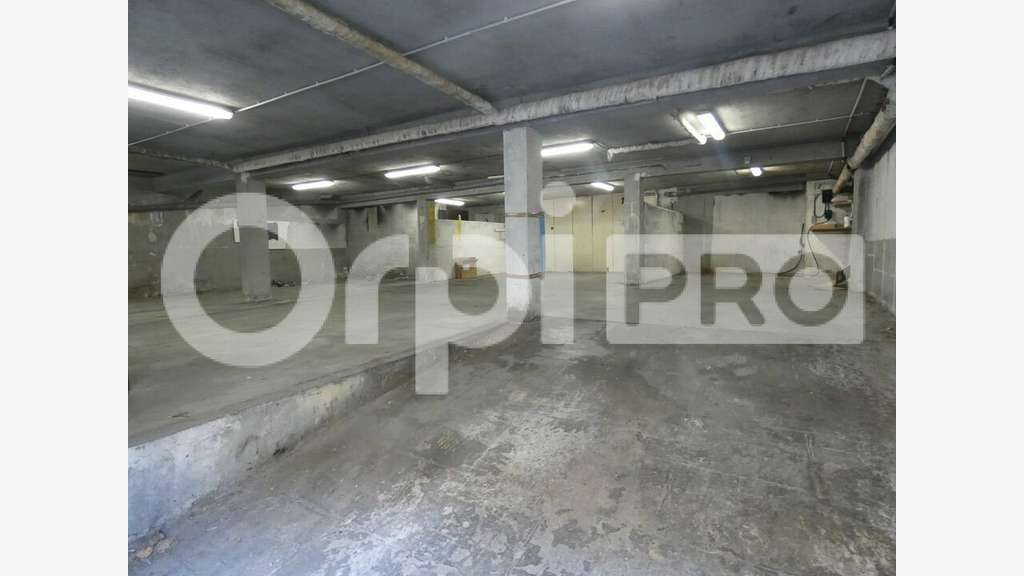 Locaux commerciaux 400m² axe d'entrée de Manosque