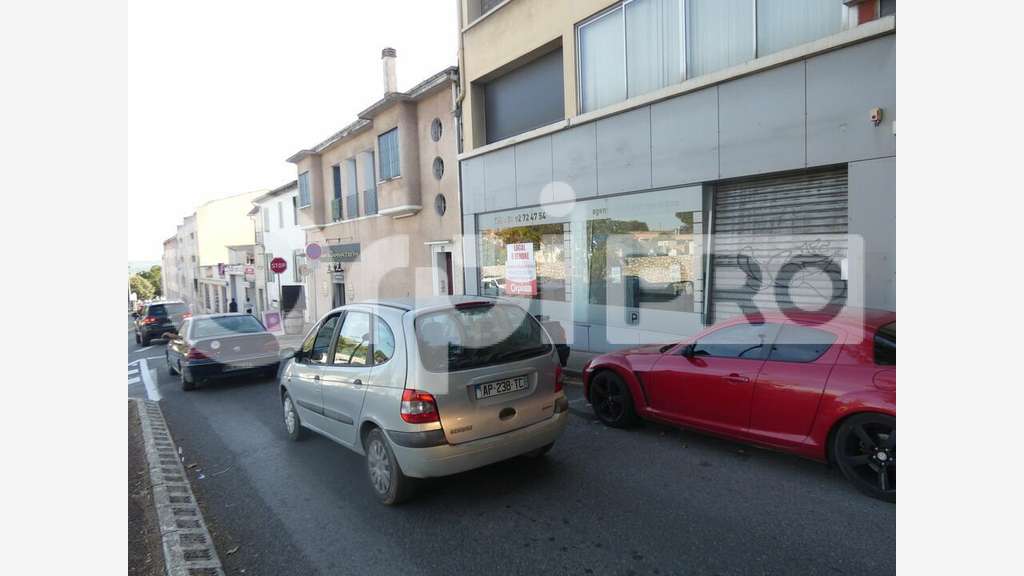Locaux commerciaux 400m² axe d'entrée de Manosque