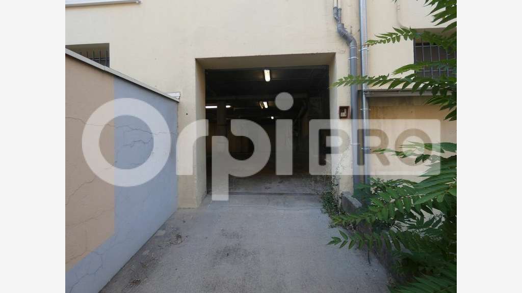 Locaux commerciaux 400m² axe d'entrée de Manosque
