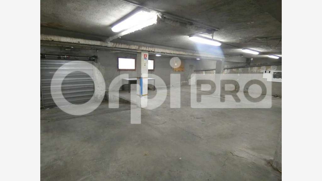 Locaux commerciaux 400m² axe d'entrée de Manosque