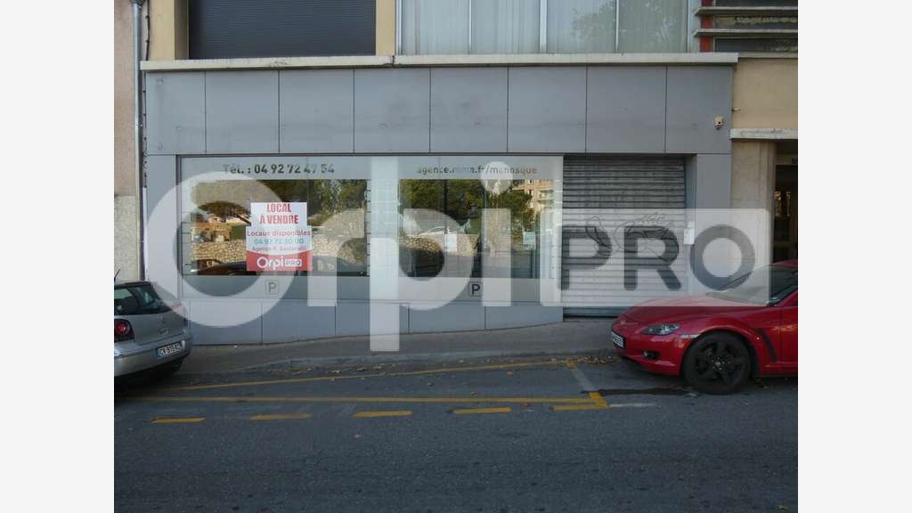 Locaux commerciaux 400m² axe d'entrée de Manosque