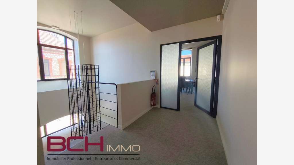 AV immeuble de bureaux avec du cachet Marseille 10