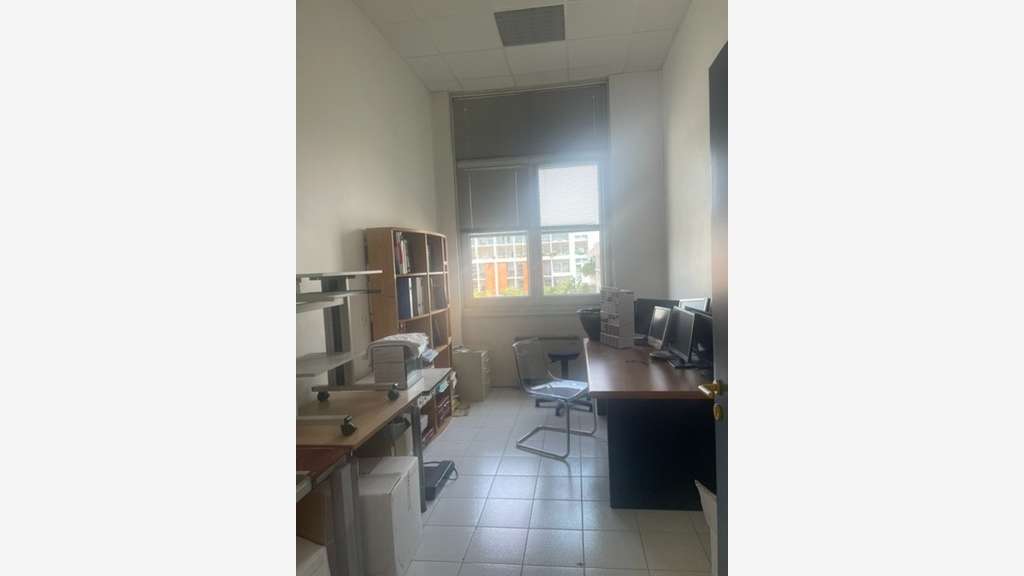 A vendre plateau bureaux 203m² R+3 à Marseille 12e