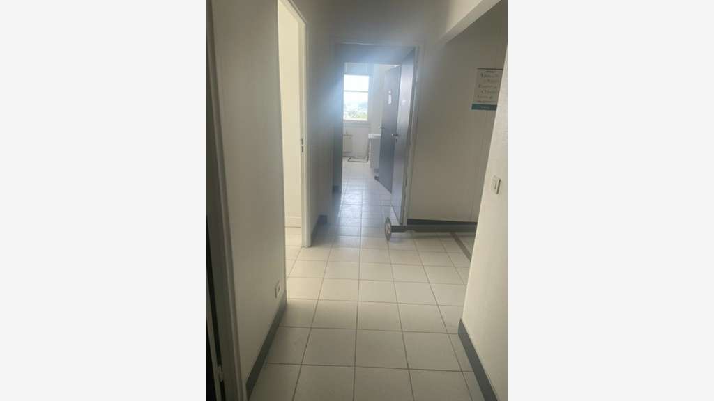 A vendre plateau bureaux 203m² R+3 à Marseille 12e