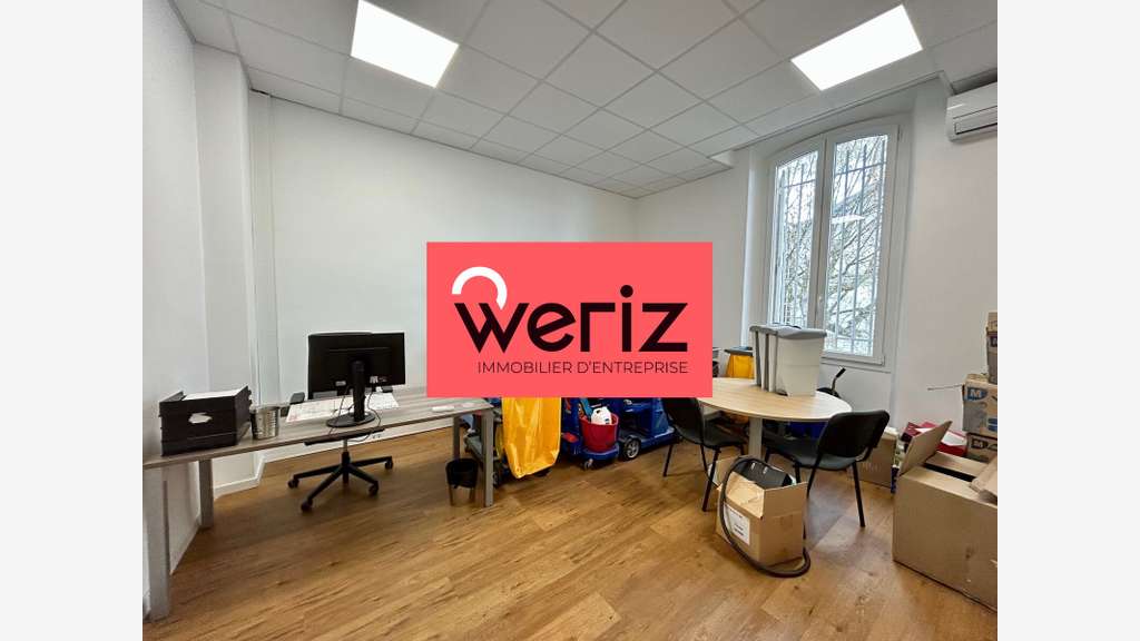 a le plaisir de proposer à la vente des bure
