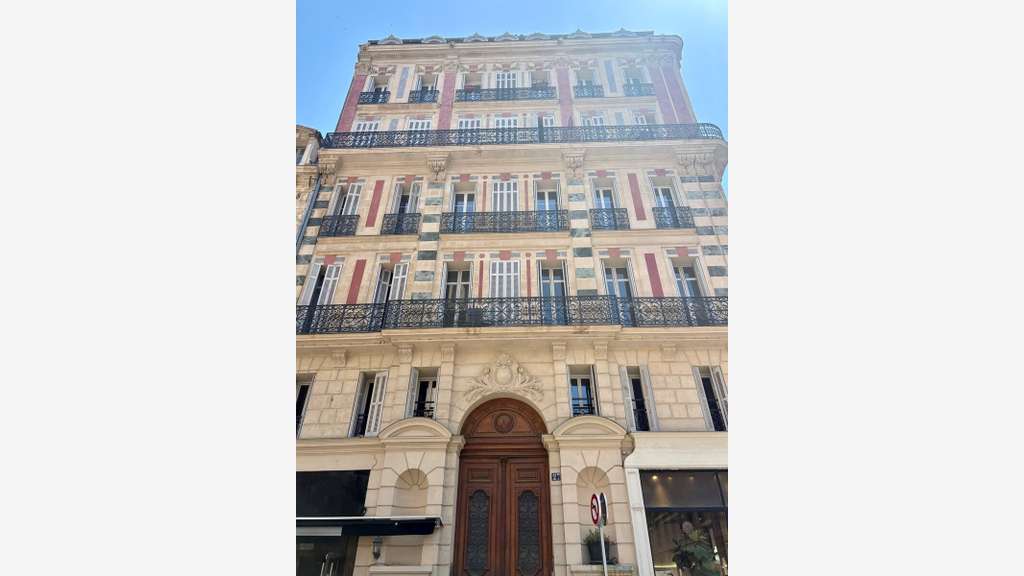 Bureaux de 95 m² non divisibles à Vendre à MARSEIL