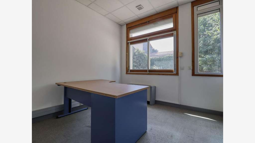 MAZAMET - Immeuble de bureaux d'environ 575 m²