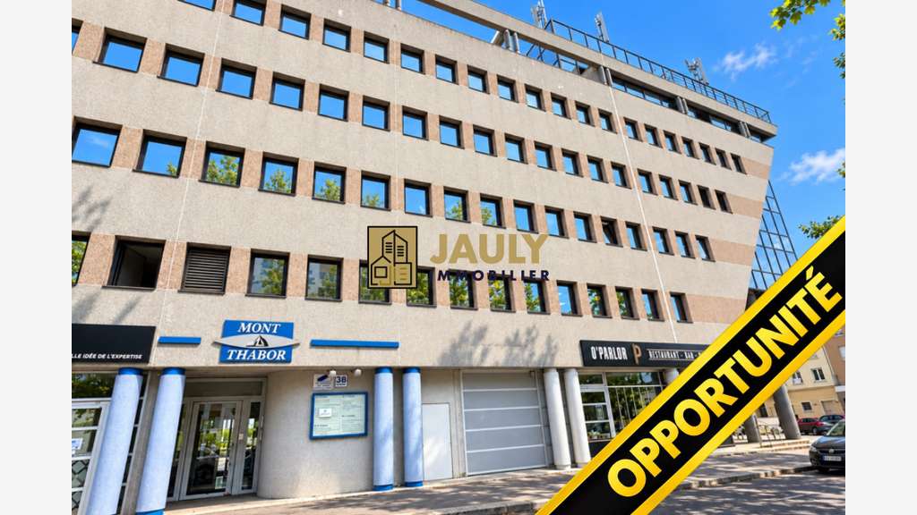 AV Bureaux rénovés 240m² + local + parkings Meaux