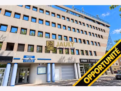 AV Bureaux rénovés 240m² + local + parkings Meaux