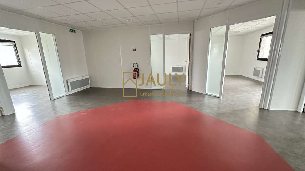 AV Bureaux rénovés 240m² + local + parkings Meaux