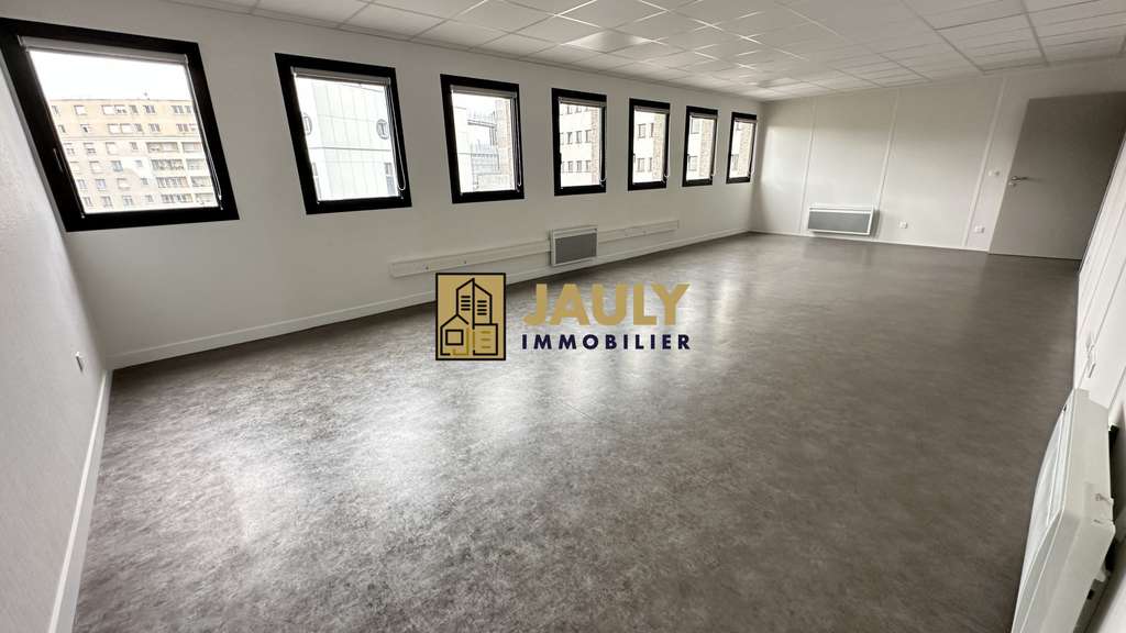 AV Bureaux rénovés 240m² + local + parkings Meaux