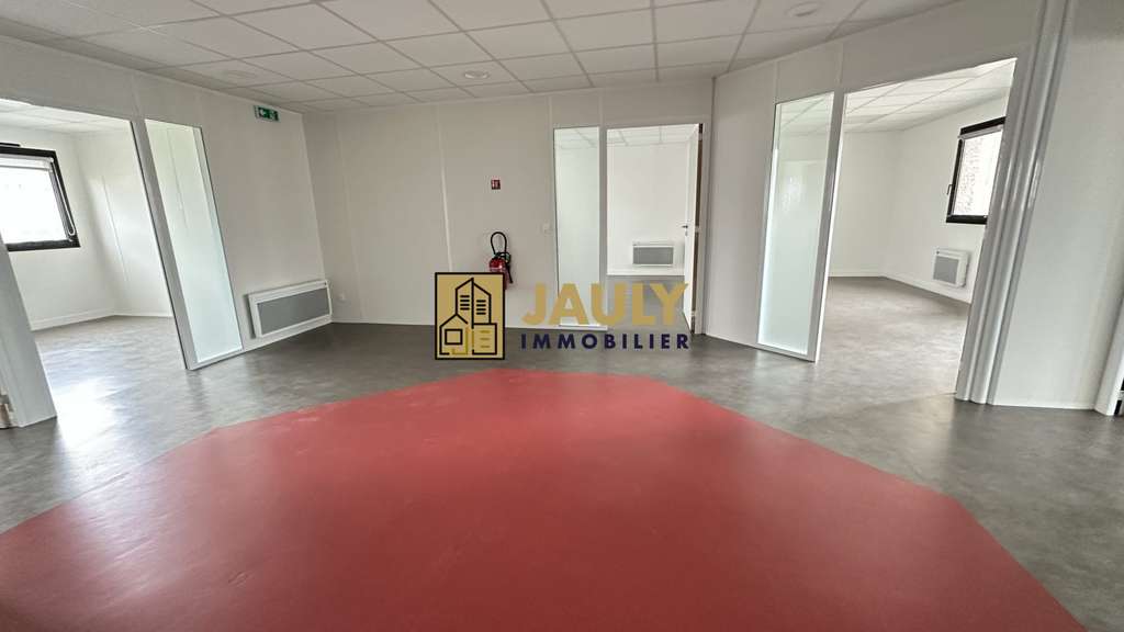 AV Bureaux rénovés 240m² + local + parkings Meaux