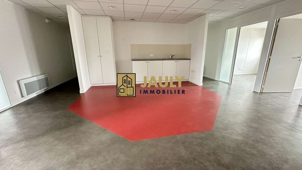AV Bureaux rénovés 240m² + local + parkings Meaux