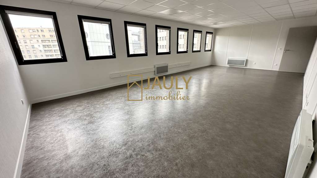 AV Bureaux rénovés 240m² + local + parkings Meaux