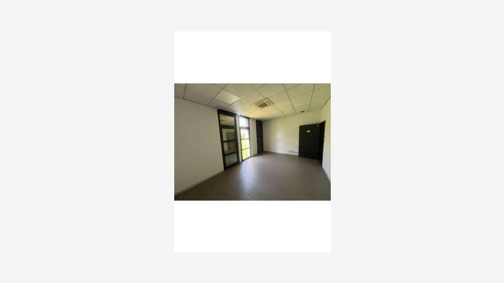 Vente bureau 240m² RDC à Montfavet Agroparc