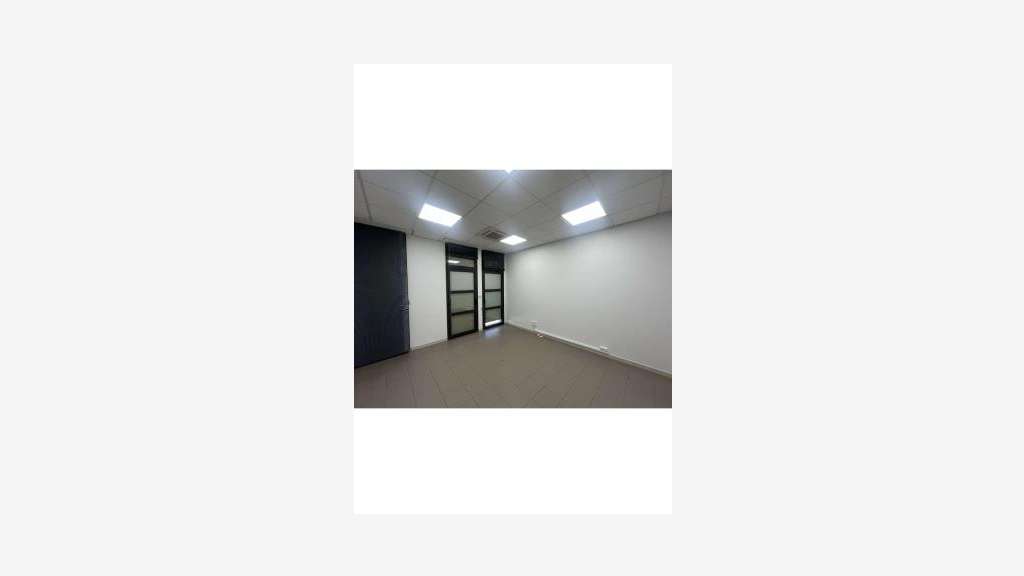 Vente bureau 240m² RDC à Montfavet Agroparc