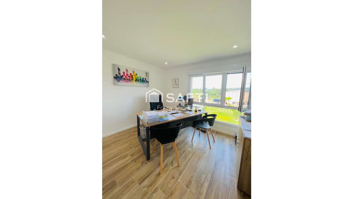 Vente bureaux 61m² à Montauroux zone commerciale