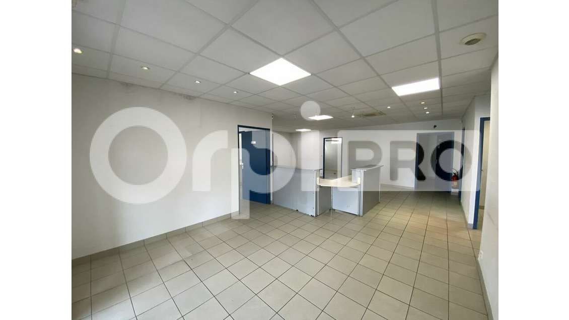 A vendre local commercial 120m² à Montbeton