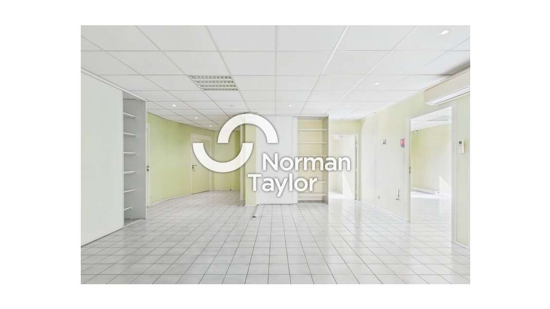 Local 214m² à vendre à Montpellier Celleneuve