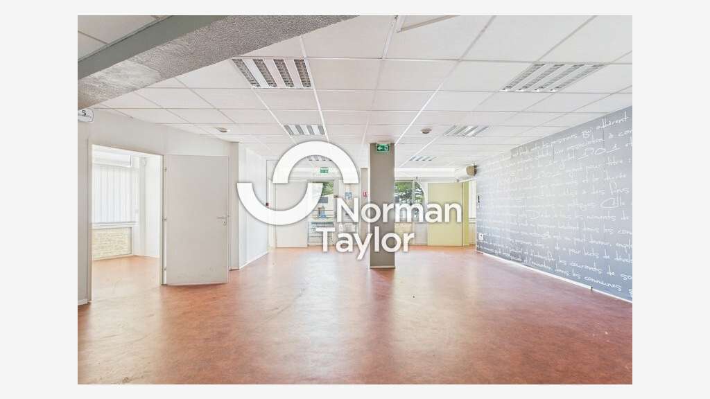 Local 214m² à vendre à Montpellier Celleneuve