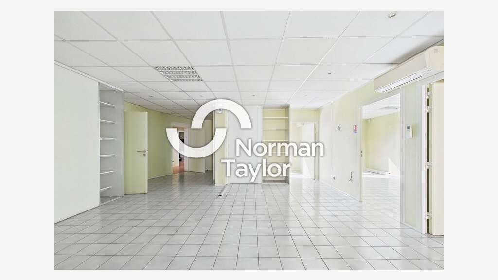 Local 214m² à vendre à Montpellier Celleneuve