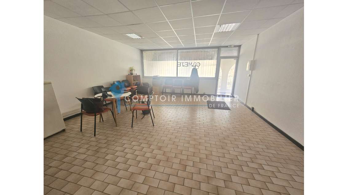AV bureau 64m² R+1 bonne visibilité à Montpellier