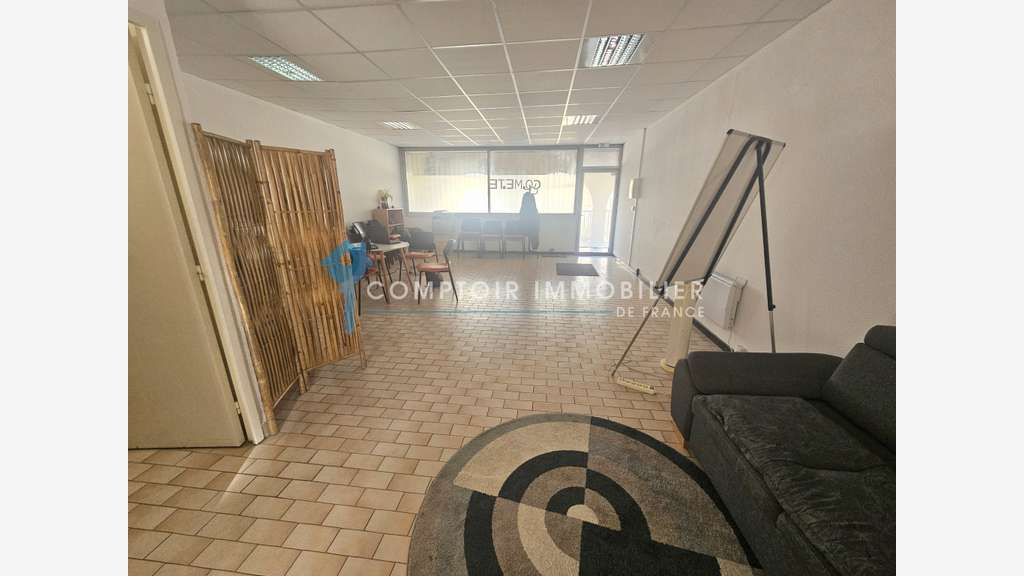 AV bureau 64m² R+1 bonne visibilité à Montpellier