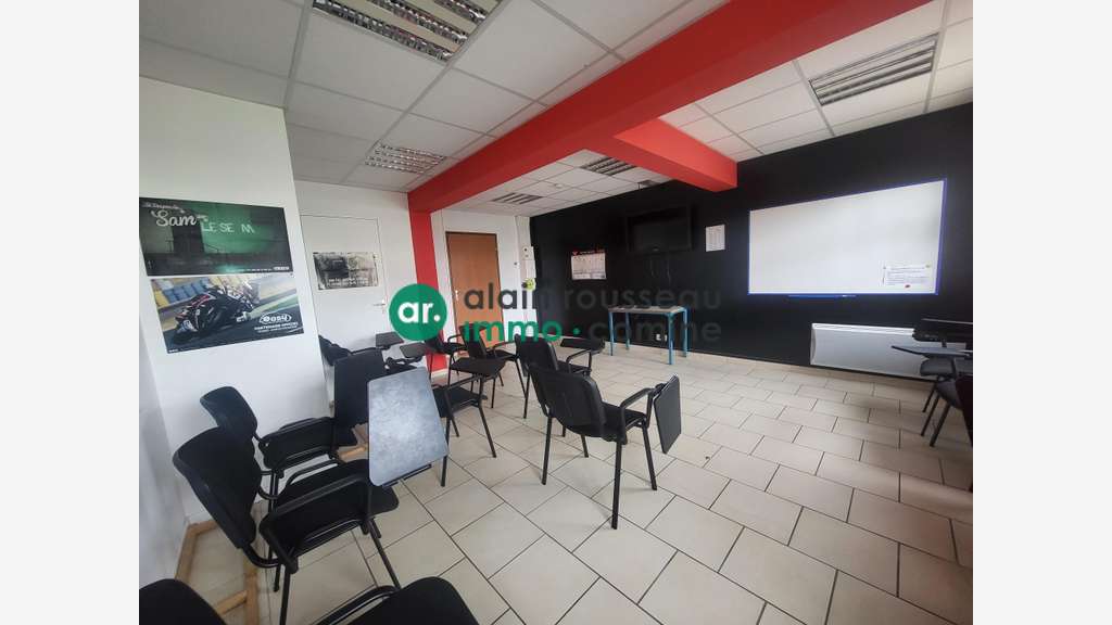 A vendre invest local 56m² tertiaire Angers Nord