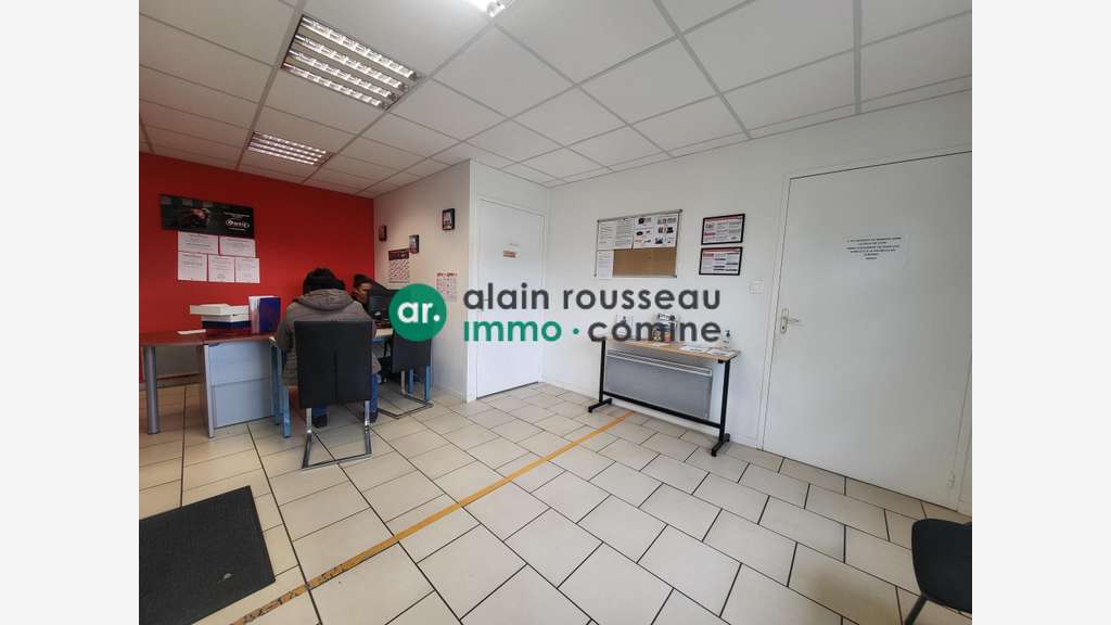 A vendre invest local 56m² tertiaire Angers Nord