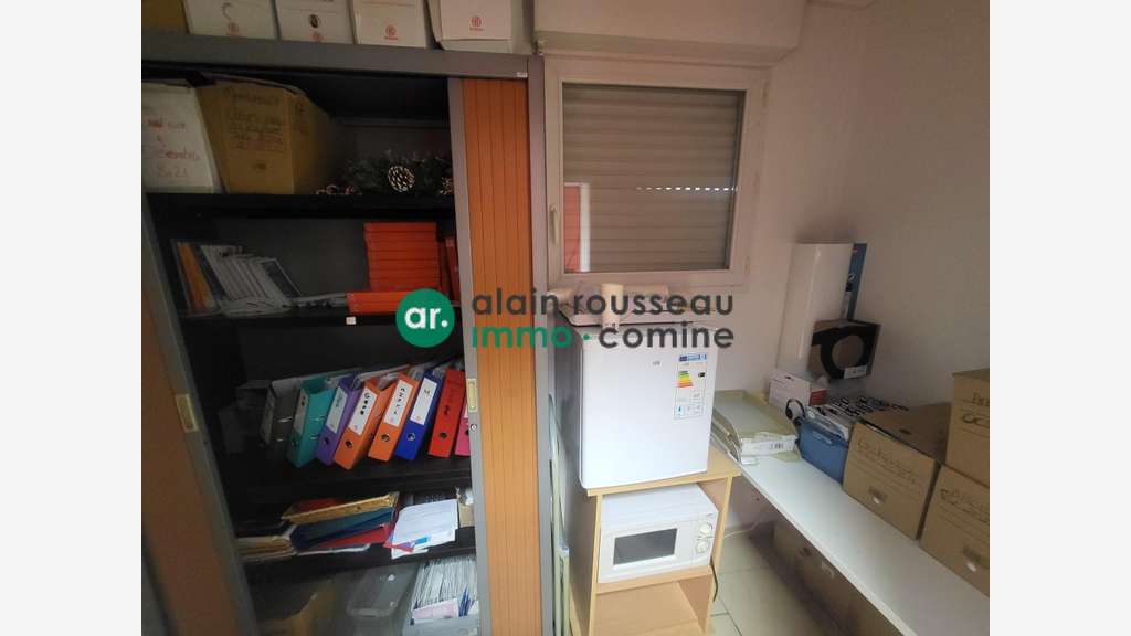 A vendre invest local 56m² tertiaire Angers Nord