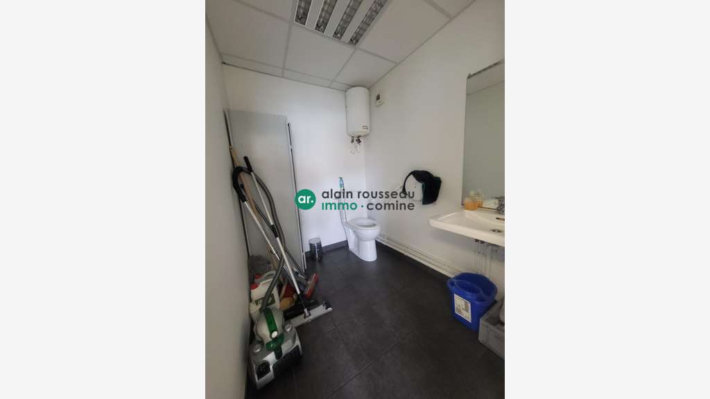 A vendre invest local 56m² tertiaire Angers Nord