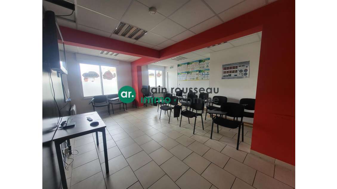 A vendre invest local 56m² tertiaire Angers Nord