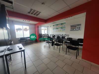 A vendre invest local 56m² tertiaire Angers Nord