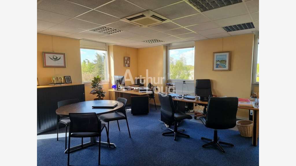 Bureaux 960m² à vendre à Mouilleron-le-Captif