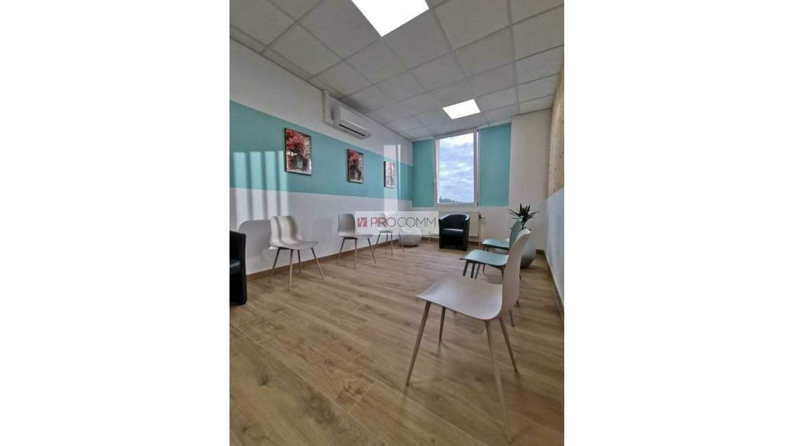 Bureaux 120m² R+1 à vendre à Moulins les Metz