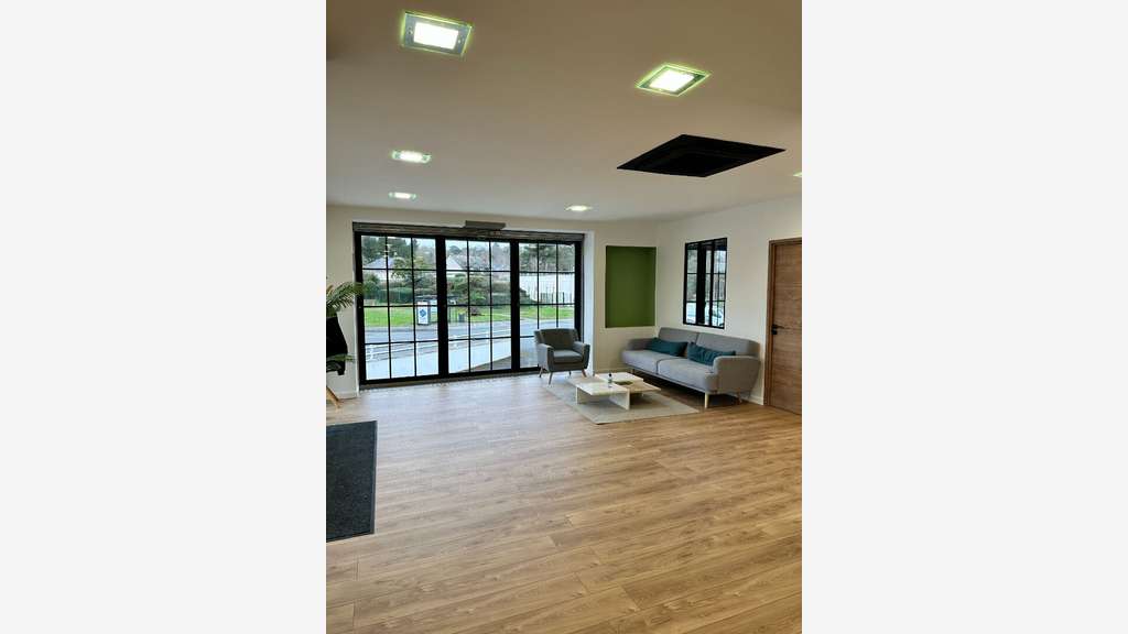 Vente bureaux de 280m² prox commerces Murs-Erigné