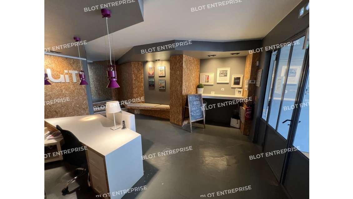 À vendre bureaux de 476m² à Nantes Saint-Clément