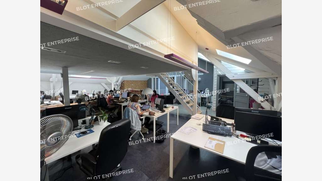 À vendre bureaux de 476m² à Nantes Saint-Clément