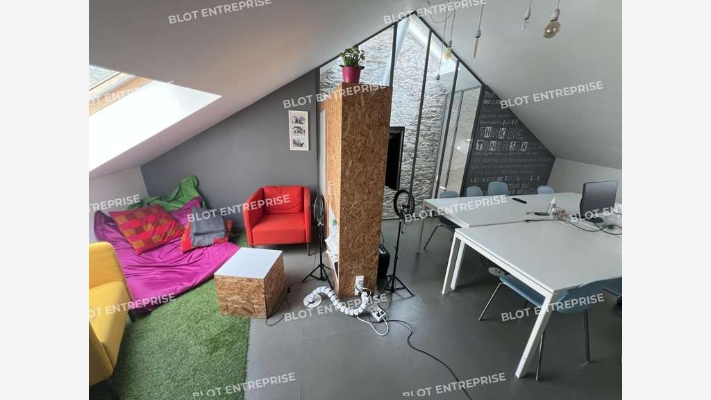 À vendre bureaux de 476m² à Nantes Saint-Clément