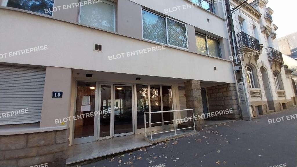 À vendre bureaux 62m² RDC à Nantes