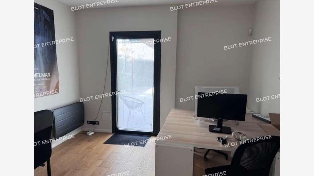 À VENDRE - À LOUER - BUREAUX - 323 M² - NANTES